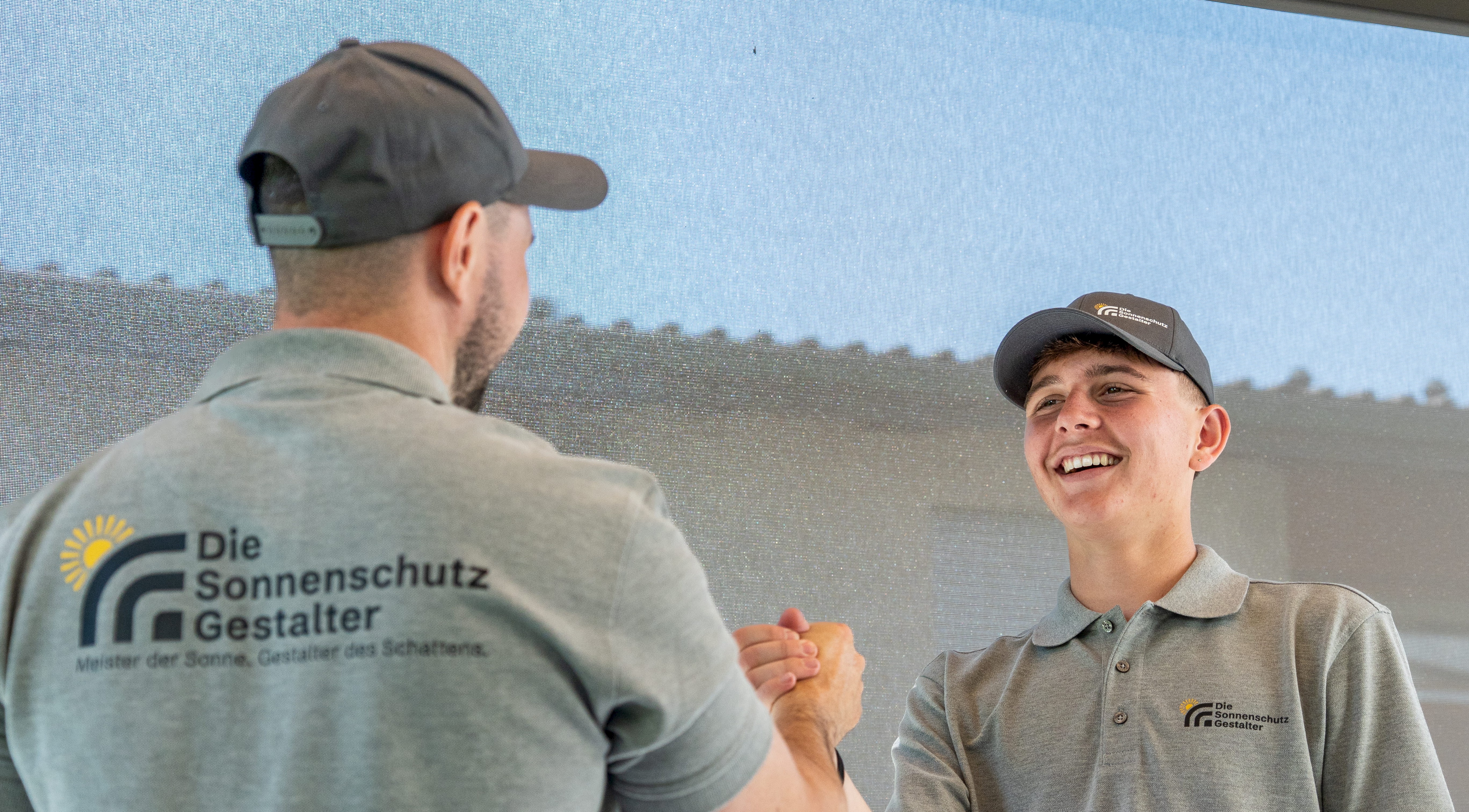 Handschlag Mitarbeitende Seiler Storen